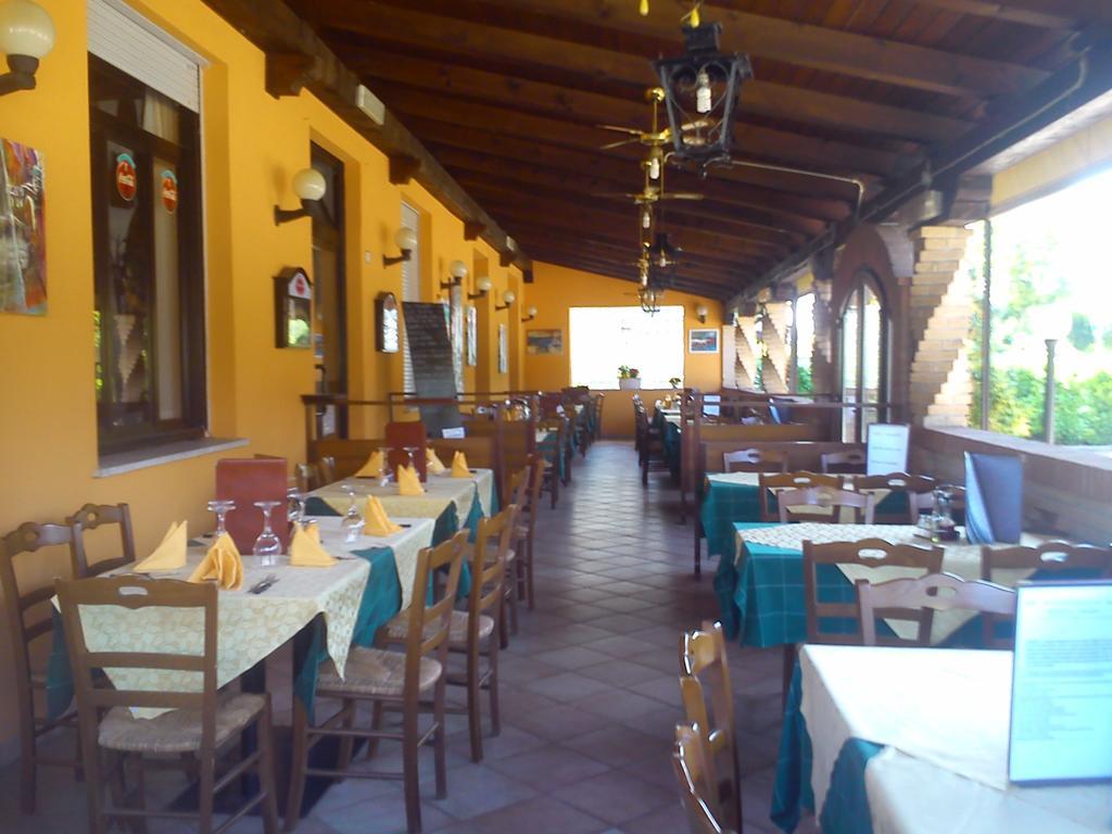 Casa Vacanza Holiday Villa Pieris Eksteriør bilde